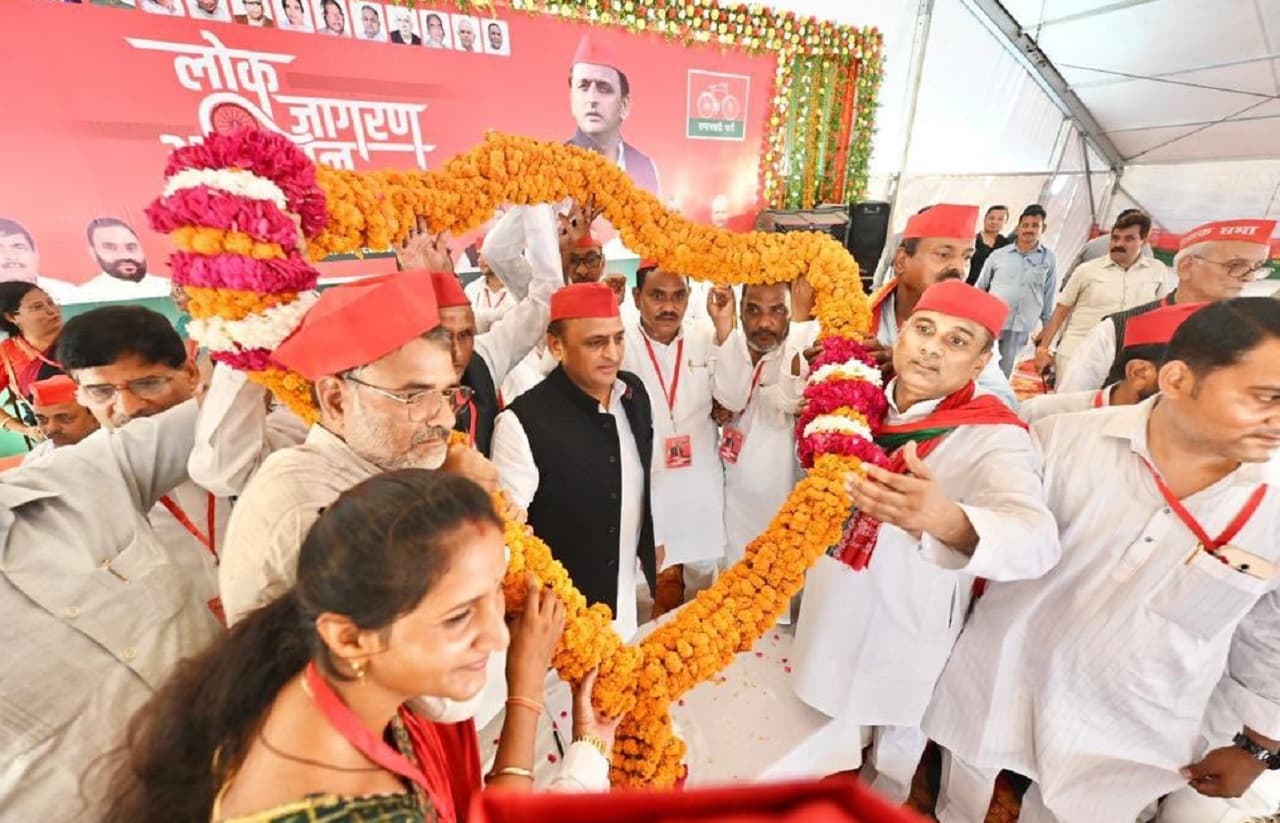 " भाजपा के दावों और प्रचार " का काउंटर करने के लिए कार्यकर्ताओं को ' महंगाई- जाति गणना' से लैस करेगी सपा