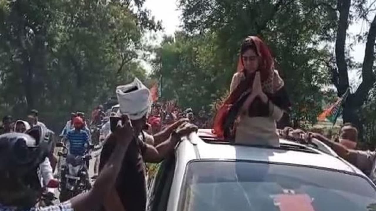 Bihar Election 2020: लालू के उम्मीदवार के खिलाफ तेजप्रताप यादव की पत्नी ऐश्वर्या, परसा में पिता चंद्रिका राय के लिए मांगा वोट