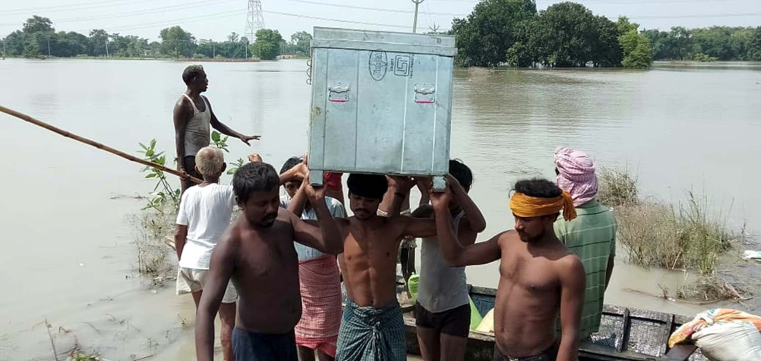 Bihar Flood Updates: गंगा स्थिर, सोन और घाघरा का जलस्तर बढ़ा, 64 पंचायतों के 236 गांवों की तीन लाख से ज्यादा आबादी बाढ़ से प्रभावित