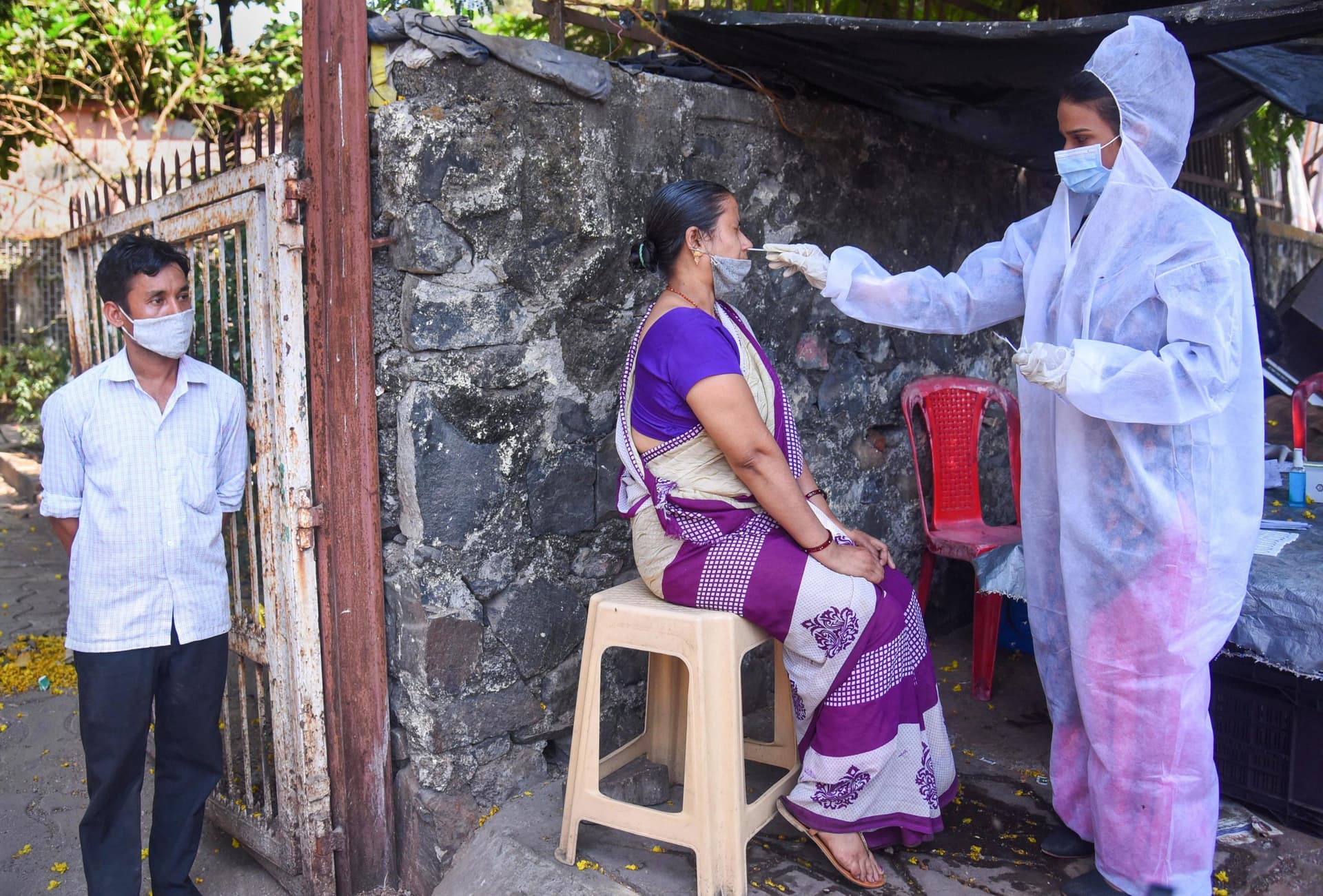 Coronavirus Latest Update : कोरोना से बदतर हो रहे हालात, लापरवाही पड़ेगी भारी, सरकार ने किया आगाह