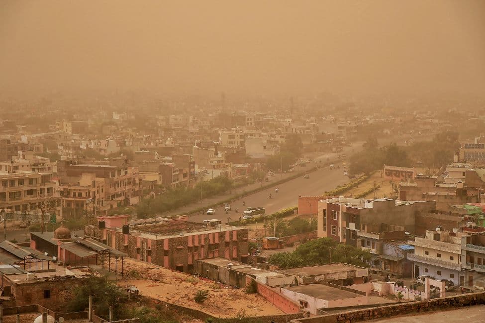 Delhi Weather : दिवाली में घुटेगा दिल्ली का दम! एयर क्वालिटी ‘बेहद खराब’, कई इलाकों में विजिबिलिटी प्रभावित