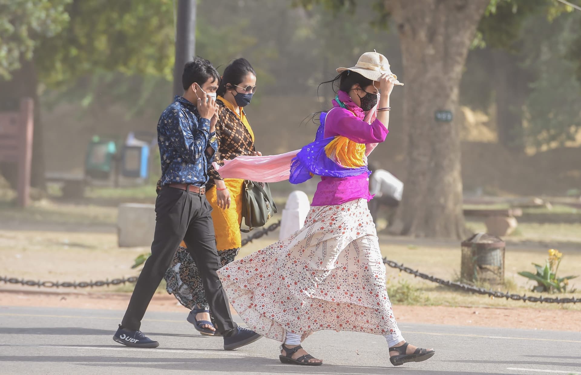 Weather Forecast :  झारखंड में बारिश, बिहार में चलेगी लू, जानें यूपी-दिल्ली सहित देश के अन्य राज्यों के मौसम का हाल
