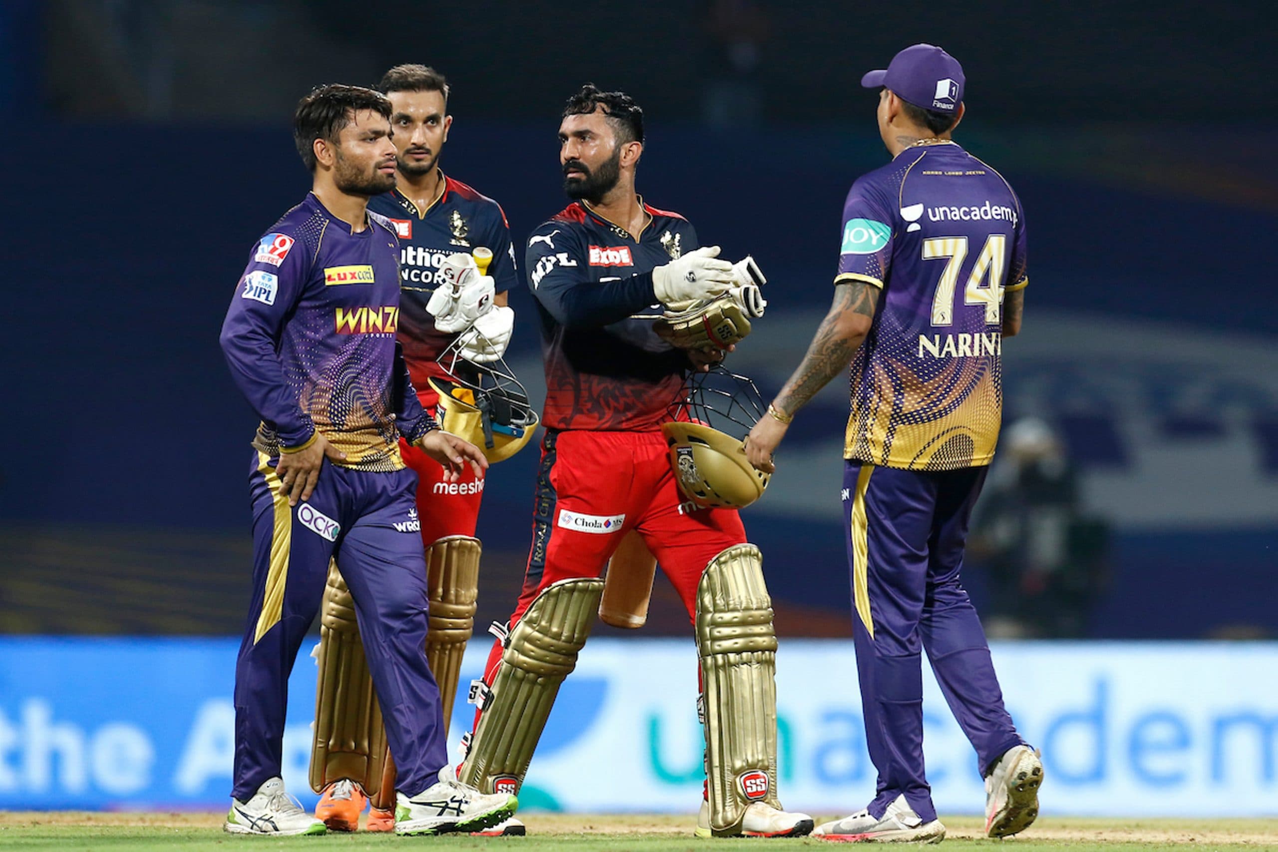 RCB vs KKR: आरसीबी के कप्तान फाफ डु प्लेसिस ने दिनेश कार्तिक को बताया एमएस धोनी की तरह 'कूल'