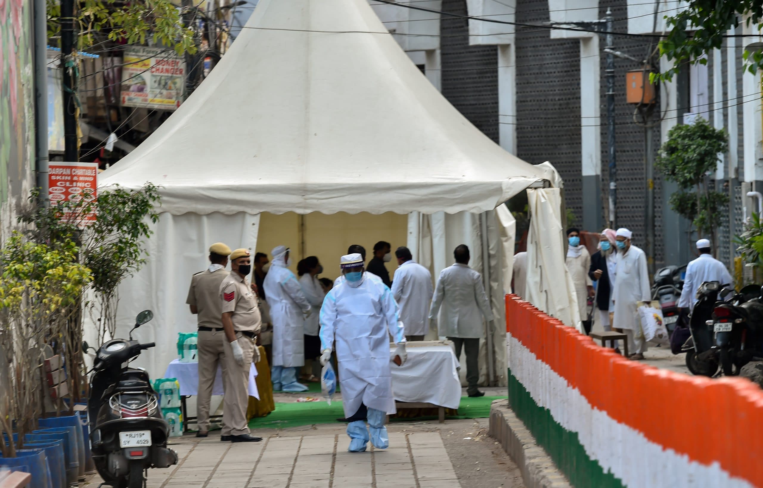 Coronavirus Lockdown : रोक के बावजूद हुआ धार्मिक आयोजन, 200 लोग कोरोना संदिग्ध, मौलाना पर एफआईआर दर्ज करने का आदेश
