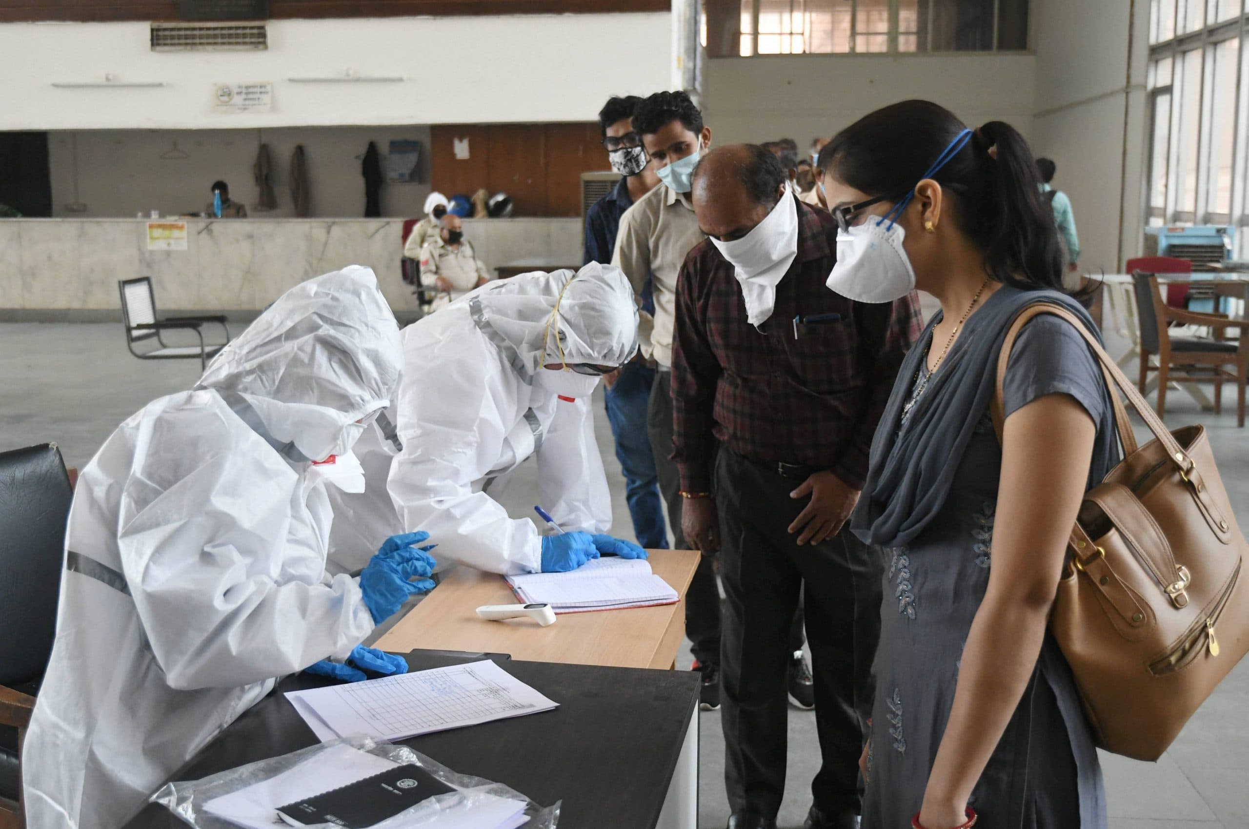 Lockdown 4.0 : लॉकडाउन 4.0 में फेस मास्क और नाइट कर्फ्यू अनिवार्य, राज्य सरकारें जोन बनाकर दे सकती हैं कुछ छूट