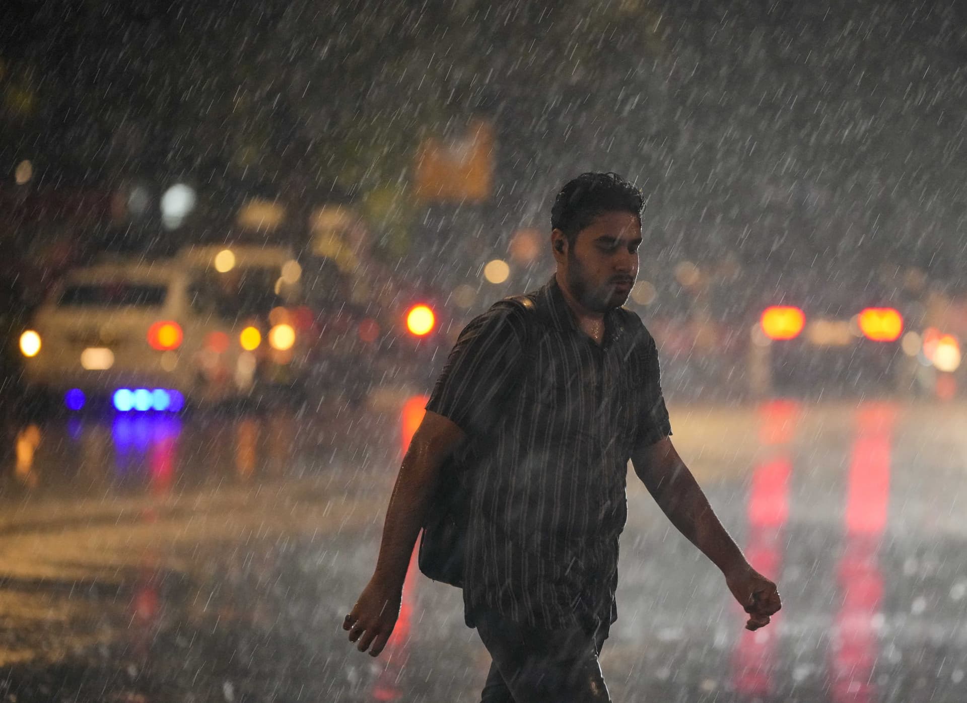 Weather Forecast: दिल्ली-यूपी में भीषण गर्मी, झारखंड में जल्द होगी बारिश, जानें अन्य राज्यों का मौसम