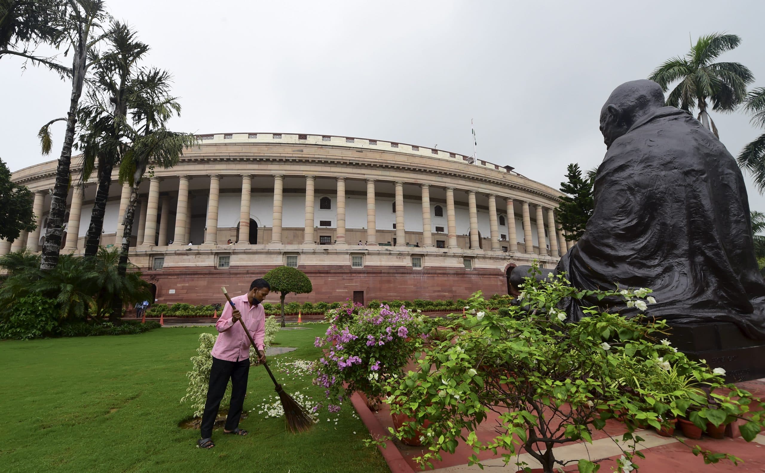 Monsoon Session of Parliament : संसद में हंगामे के कारण 33 करोड़ बर्बाद,पीएम मोदी बरस चुके हैं कांग्रेस पर