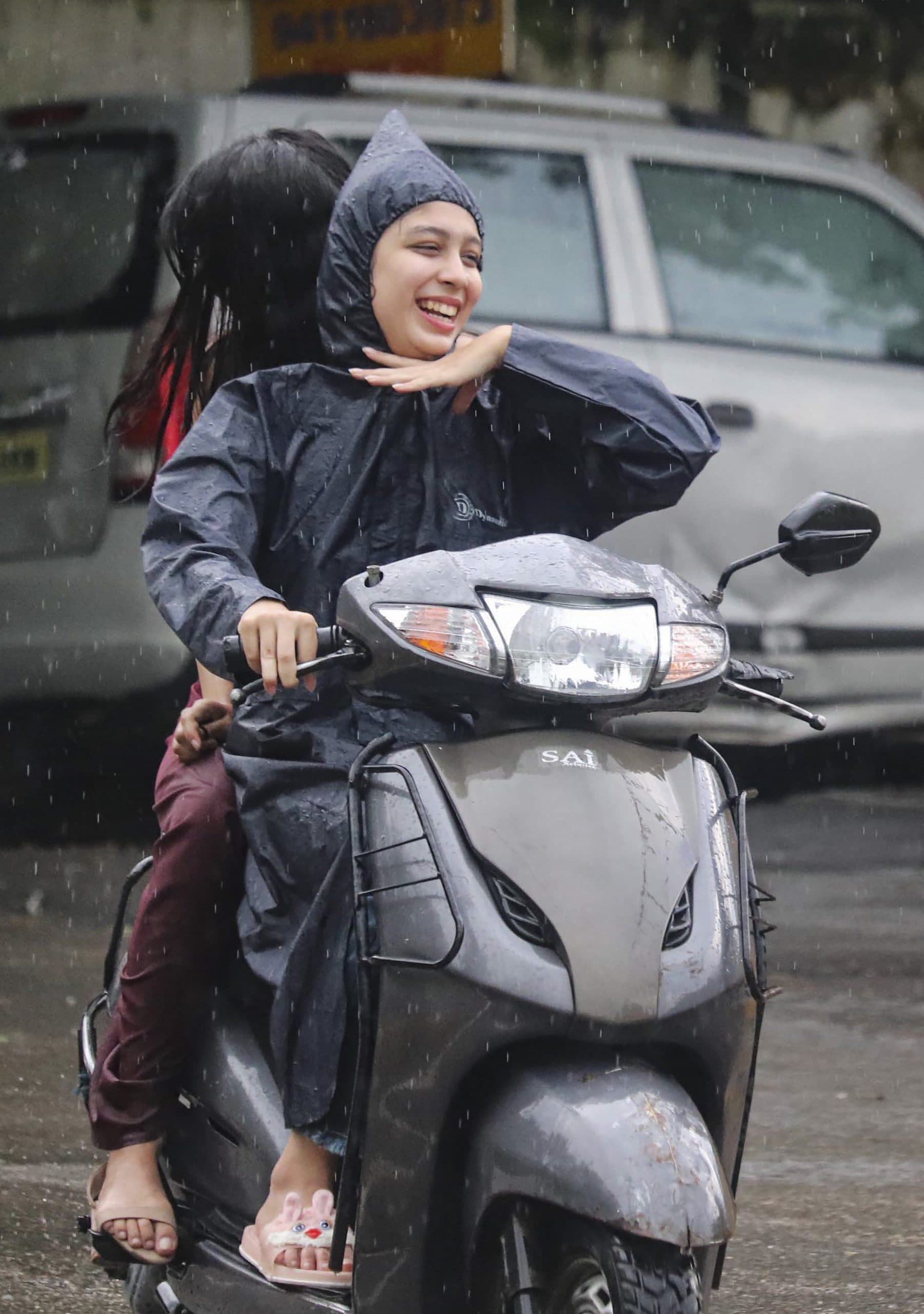 Weather News : बिहार-यूपी सहित यहां होगी भारी बारिश, बंगाल में बाढ़ से  23 की मौत, असम में भूकंप