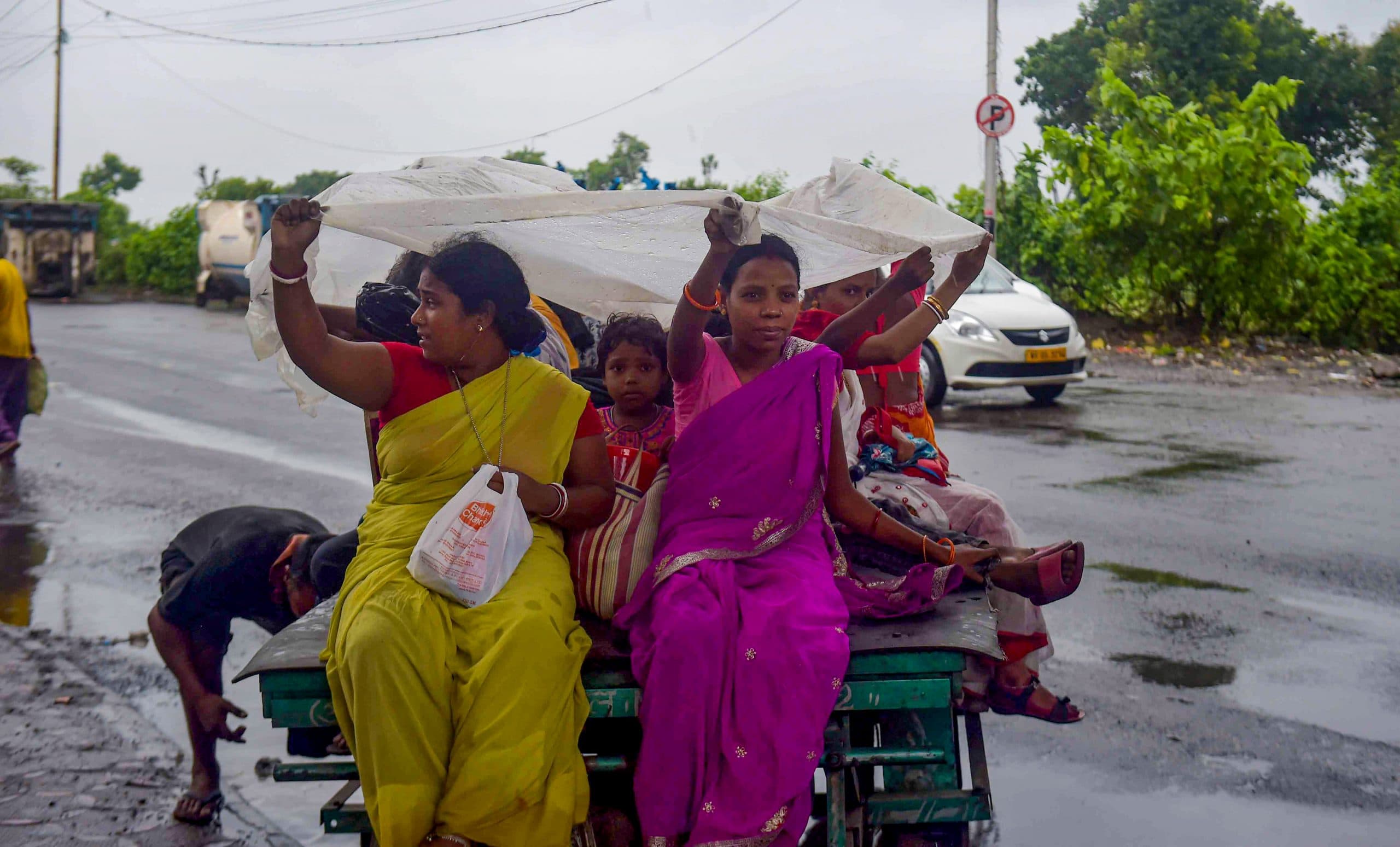 Weather Foreast Updates: फिर बिगड़ेगा मौसम, त्योहारों में होगी बरसात! मौसम विभाग ने जारी किया ऑरेंज अलर्ट