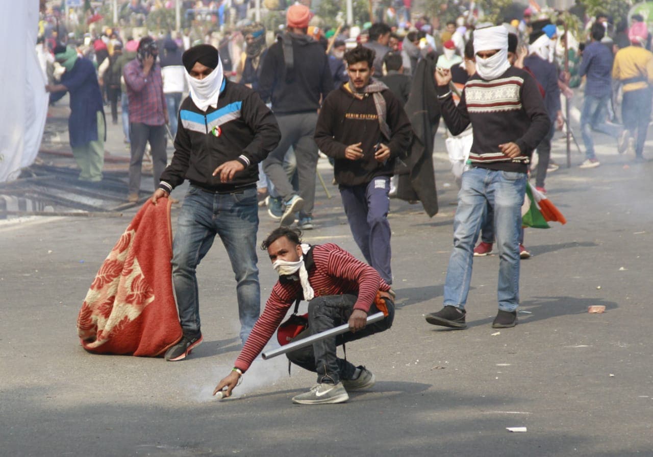 Farmers Protest: ट्रैक्टर परेड में कैसे हुई हिंसा, जानिए 26 जनवरी को दिल्ली में कब और क्या-क्या हुआ?