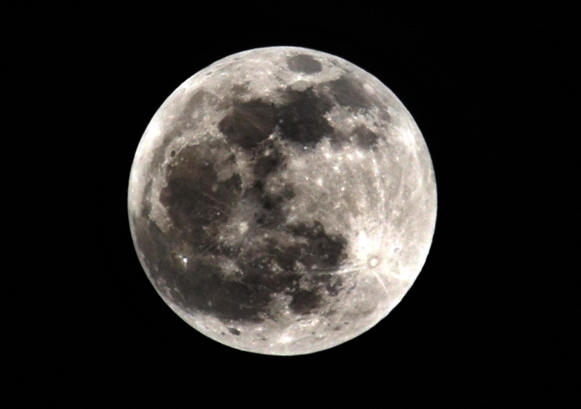 Super Blue Moon: 'सुपर ब्लू मून' की चांदनी से जगमगा उठा पटना का आसमान, जानिए इसकी खासियत