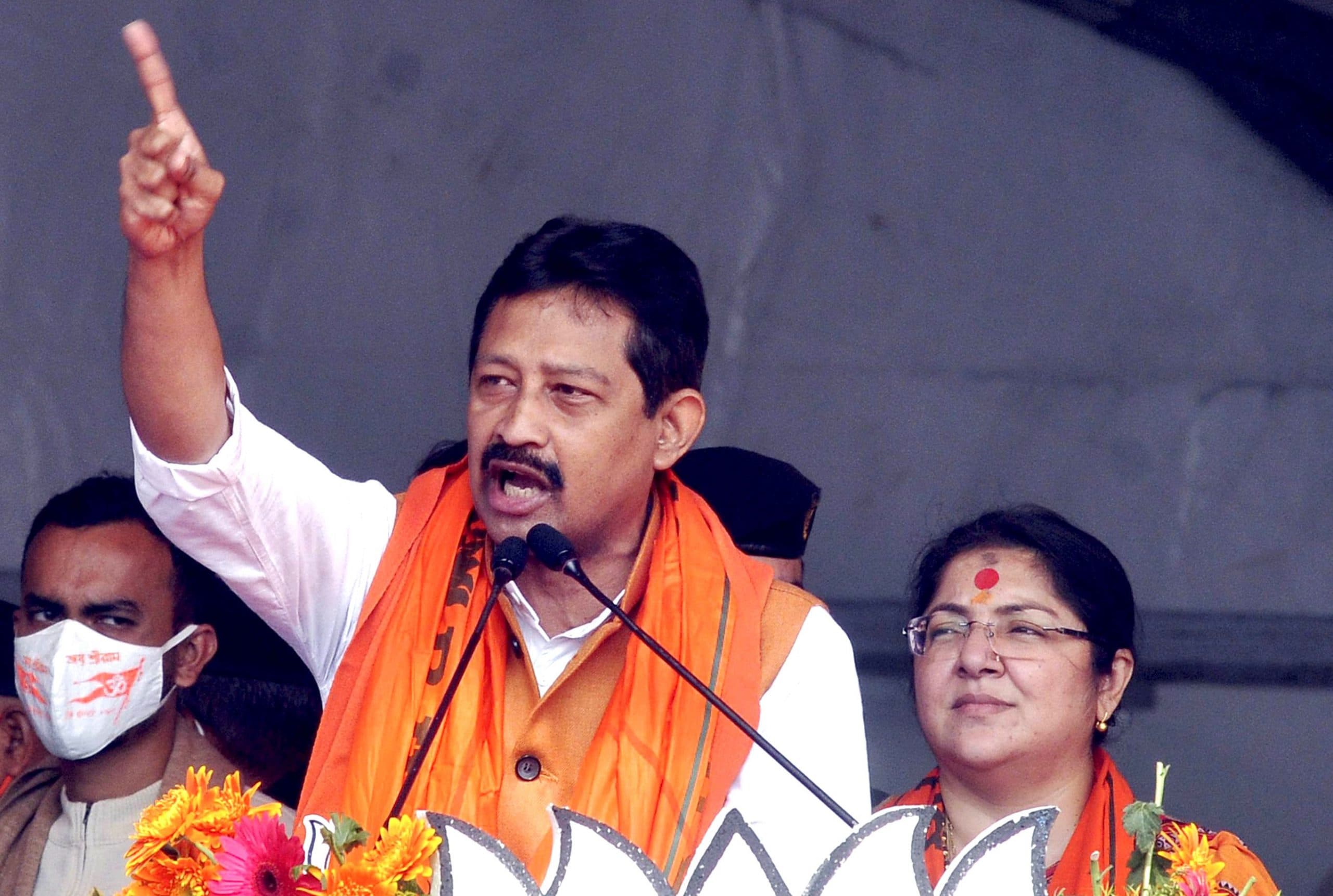 राजीव बनर्जी के पार्टी छोड़ने पर तृणमूल ने कहा, सेना तैनात करके पार्टी छोड़ने वालों को नहीं रोक सकते