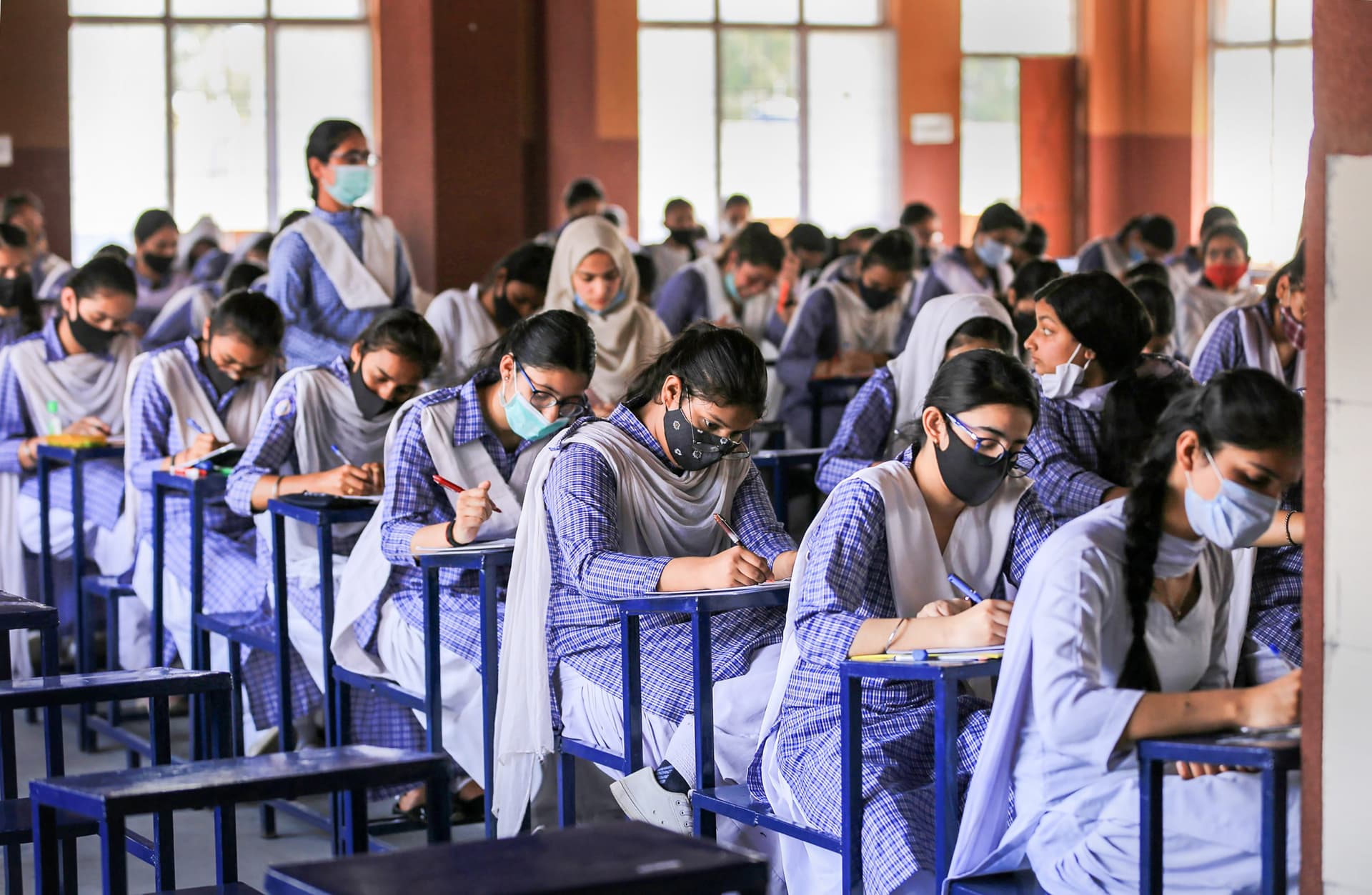 Chhattisgarh Board Result 2022: छत्तीसगढ़ बोर्ड का रिजल्‍ट हुआ जारी, ये बच्‍चे घूमेंगे हेलीकॉप्टर में