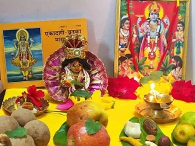 इंदिरा एकादशी का व्रत पितरों के लिए क्यों है जरूरी? 2 शुभ संयोग में होगी विष्णु पूजा, जानें विधि और मुहूर्त