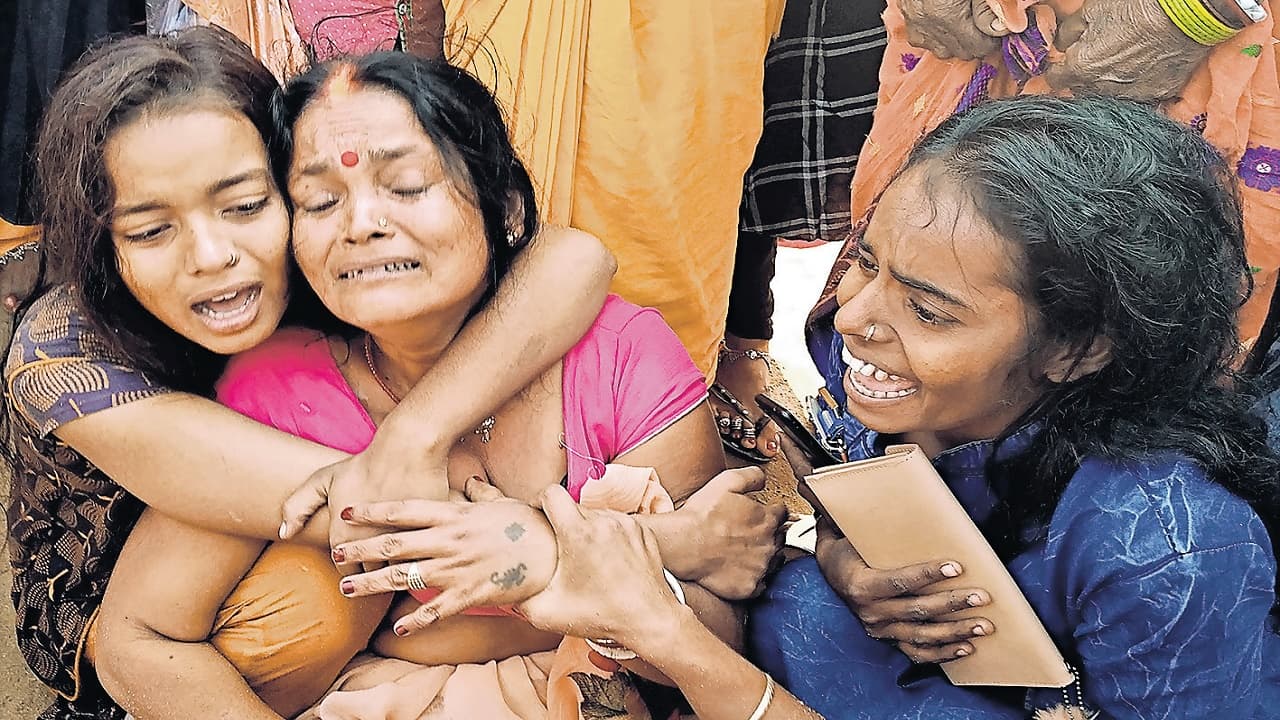 कार्तिक पूर्णिमा पर नहाने के दौरान डूबने से छह बच्चियों समेत 11 की मौत, शवों की तलाश में जुटे रहे SDRF के जवान