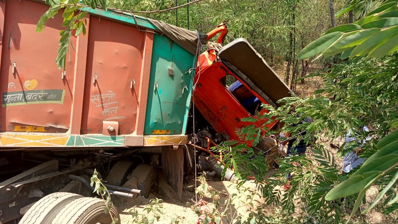 रामगढ़ के पास भीषण सड़क हादसे में चार की मौत, कई घायल