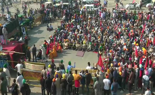 कृषि कानूनों के खिलाफ सिंघु बॉर्डर पर हो रही किसानों की बैठक, बन रही है आगे की रणनीति!