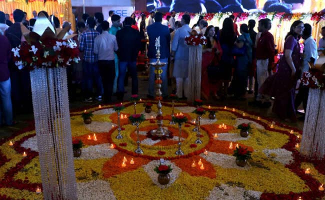 Diwali Muhurat Trading 2020: इस दिवाली क्या है मुहूर्त ट्रेडिंग का समय, जानिये क्या खरीदना होगा फायदेमंद