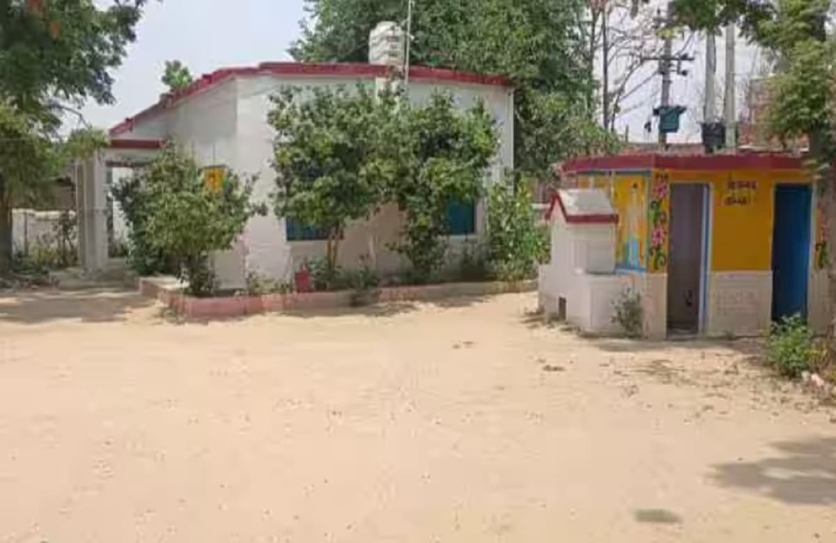 यूपी के शाहजहांपुर में शिक्षक कर रहा था गलत काम, डरी छात्राओं ने स्कूल जाना छोड़ा, आरोपी गिरफ्तार