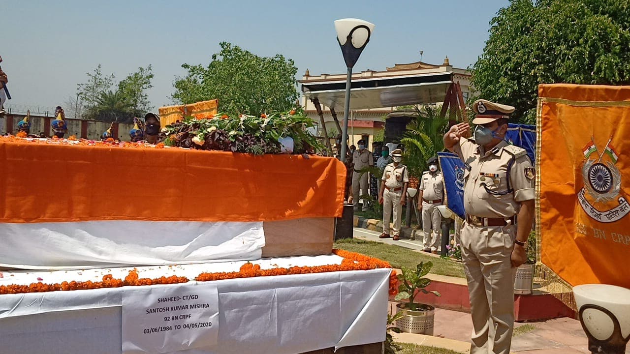 Handwara Encounter: शहीद जवान के पार्थिव शरीर को गया में राजकीय सम्मान, अमिताभ बच्चन ने भी किया ट्वीट