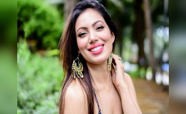 Taarak Mehta Ka Ooltah Chashmah : 'बबीता जी' थाई स्लिट गाउन में दिखीं बेहद बोल्‍ड, सोशल मीडिया पर वायरल हुई एक्‍ट्रेस की हॉट तसवीरें