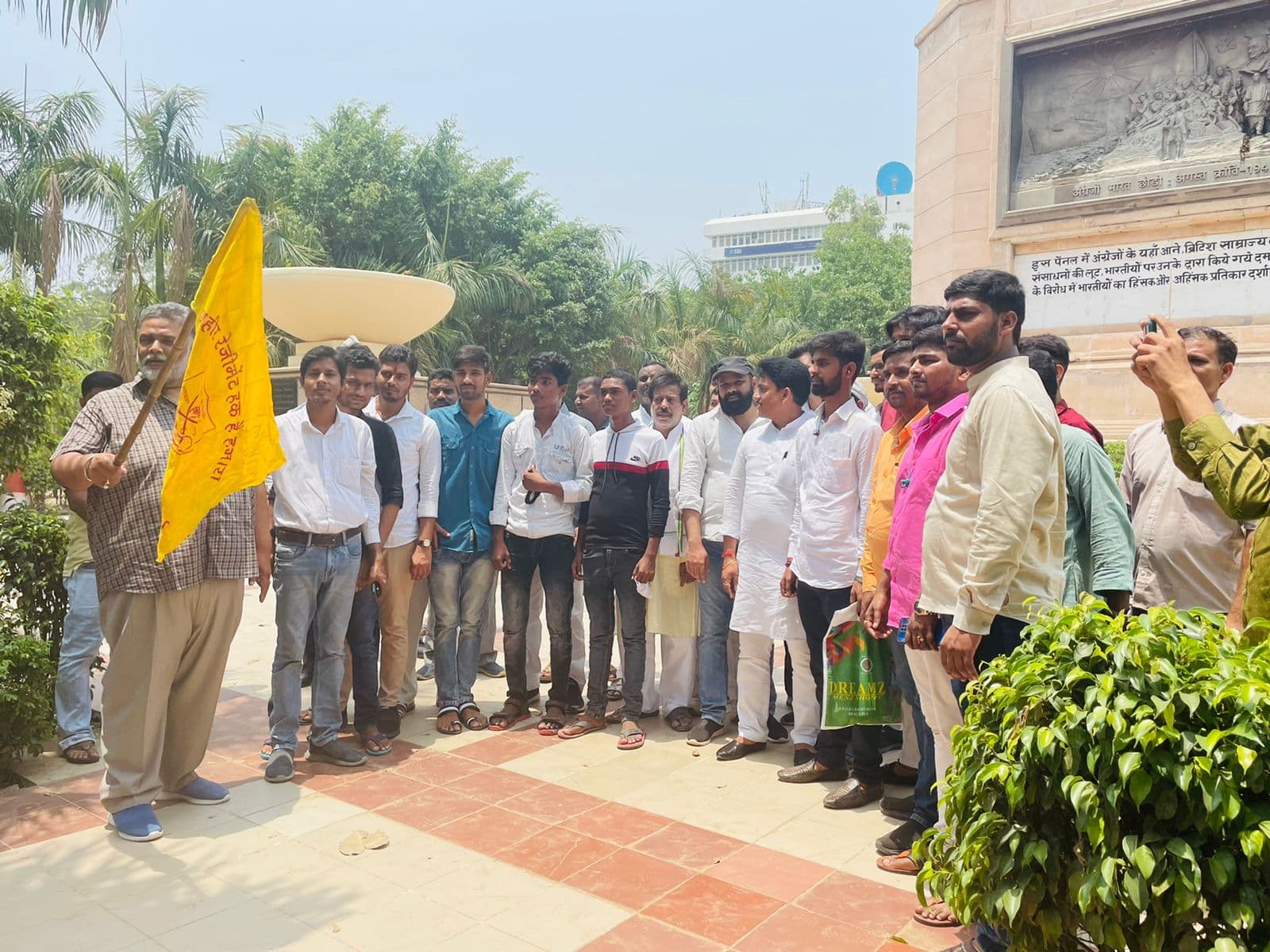 अहीर रेजिमेंट हमारा अधिकार, सौ साल पुरानी मांग को लेकर सड़क पर उतरे पप्पू यादव