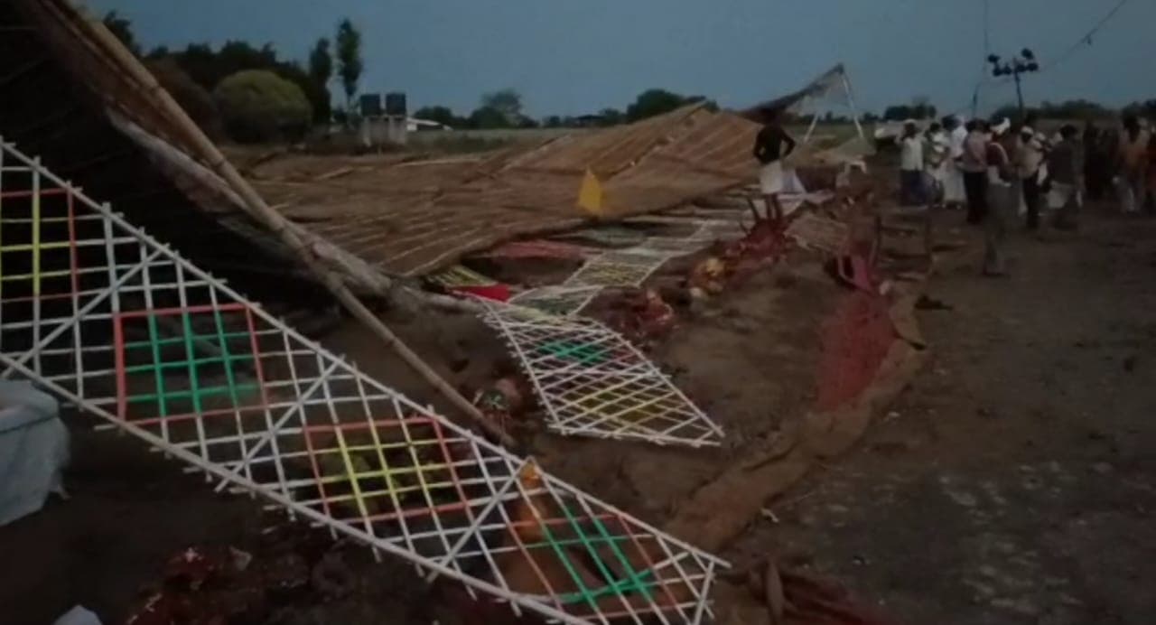 अलीगढ़: श्रीमद्भागवत कथा में चल रहा था गोवर्धन लीला का वर्णन, फिर हकीकत में आयी आंधी-बारिश और गिर गया पंडाल