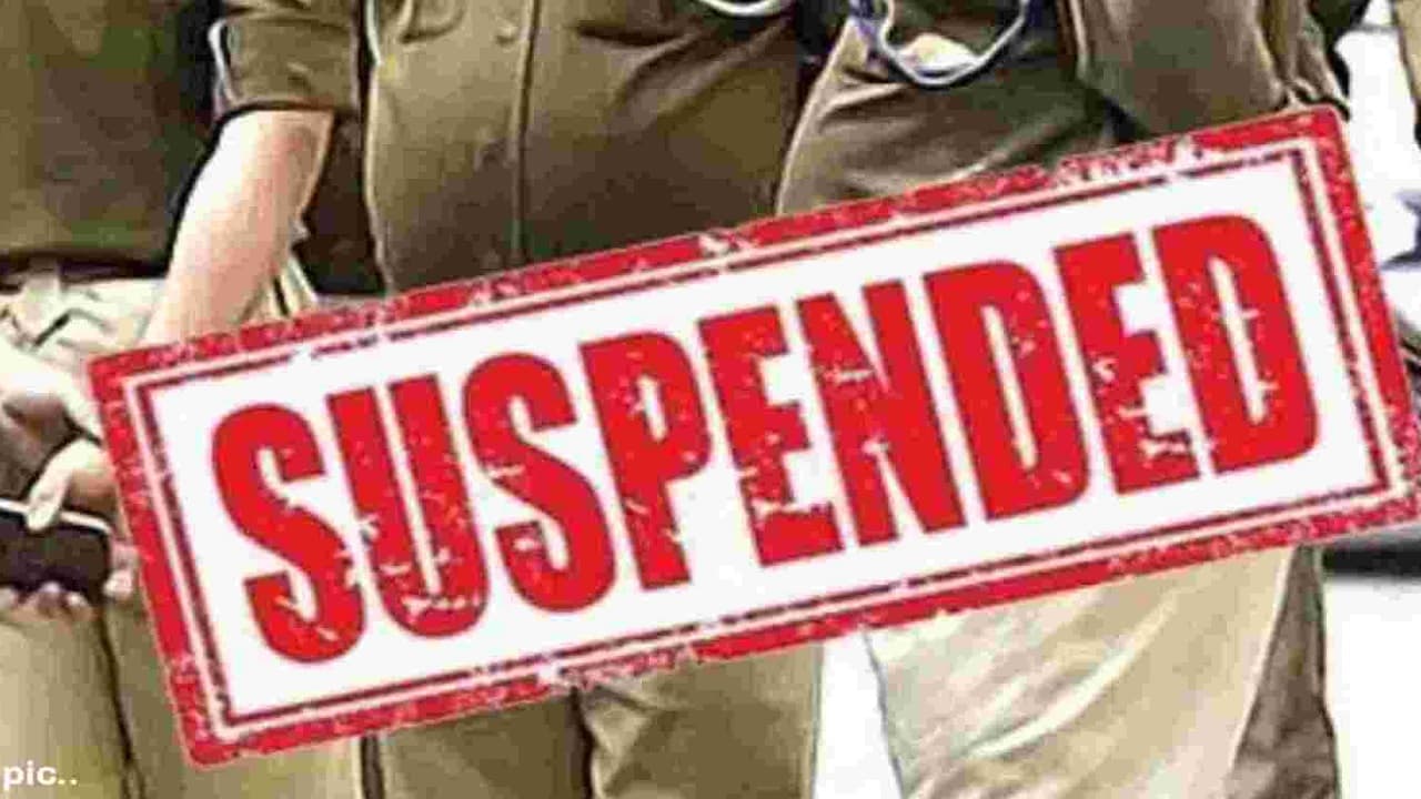 वाराणसी में 1.40 करोड़ रुपये की डकैती के मामले में ऐक्शन, इंस्पेक्टर समेत सात पुलिसकर्मी बर्खास्त