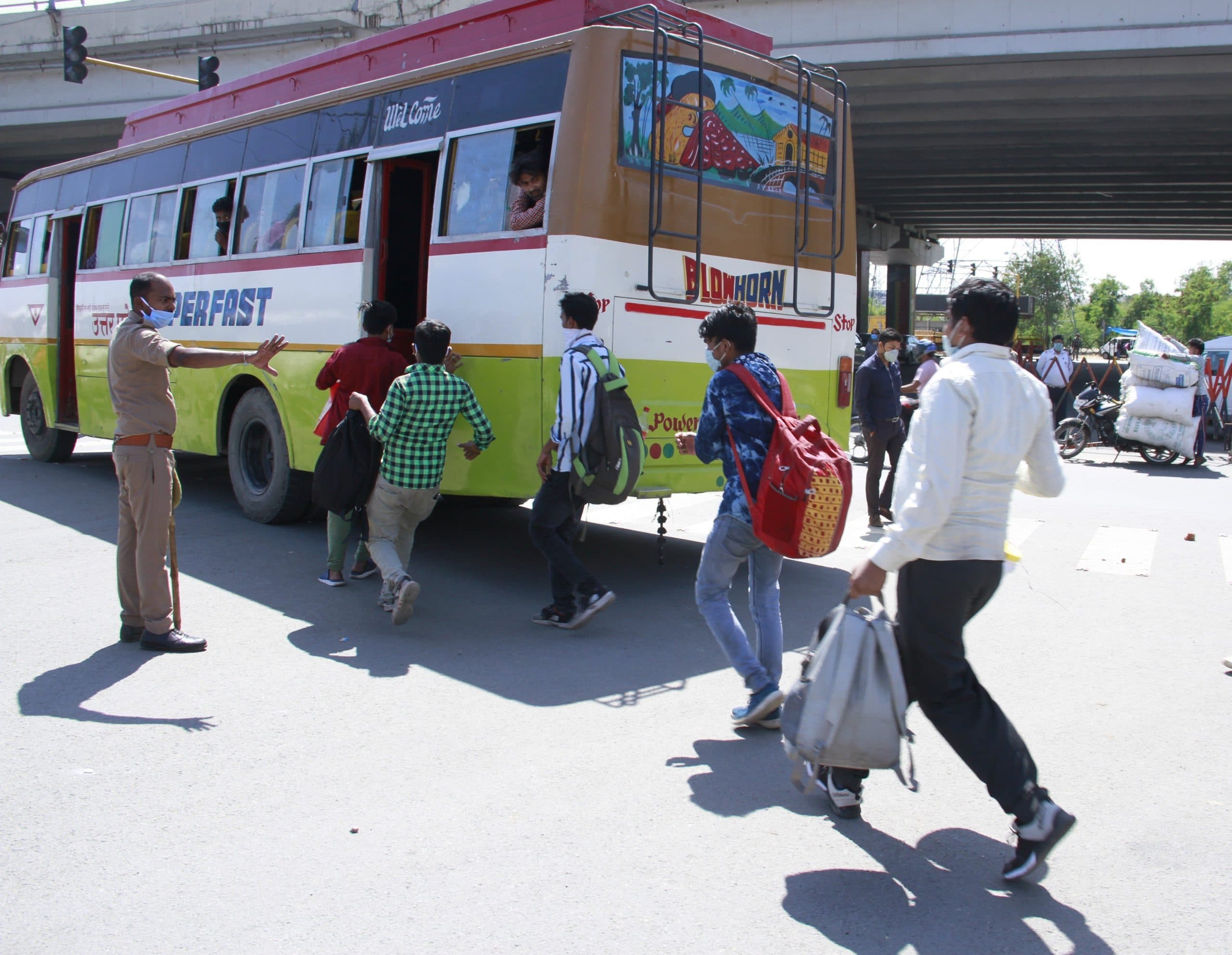 Coronavirus in UP: गाजियाबाद में आठ हाउसिंग सोसाइटियों को खोला गया, घर वापसी के लिए ऑनलाइन जानकारी दें छात्र