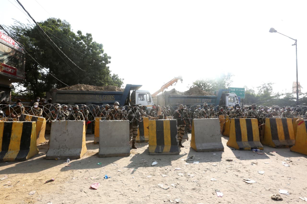 ठंड...आंसू गैस..वॉटर कैनन और किसान!