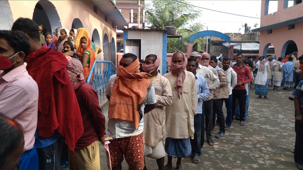 Bihar Election: सारण में दोपहर बाद आया वोटिंग में उछाल, जानें कहां हुई मतदाता की मौत
