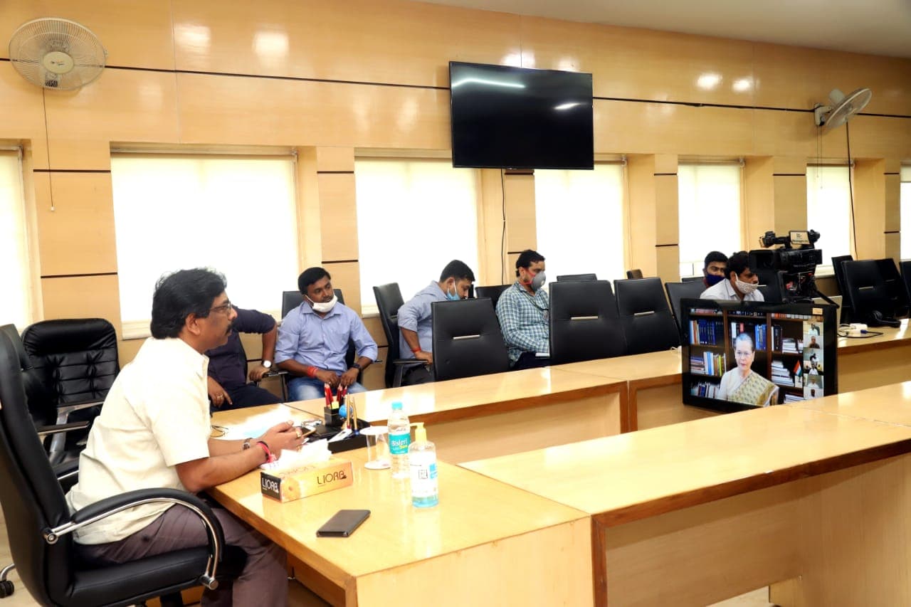 झारखंड में कोरोना का रिकवरी रेट 90 फीसदी से ऊपर, मृत्यु दर बेहद कम, CM हेमंत ने सोनिया को दी रिपोर्ट