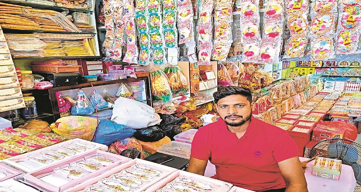 रंग-बिरंगी राखियों से सजा दरभंगा का बाजार, सोने-चांदी की भी राखी उपलब्ध