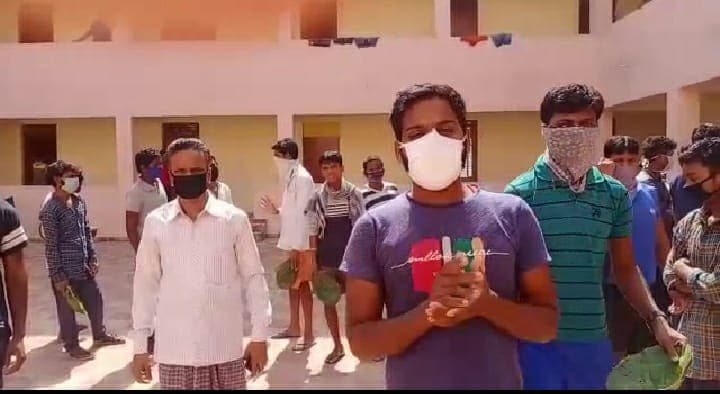 जानवरों के जैसे रखा जा रहा है, खाना भी जानवरों जैसा, गुमला के चंडाली क्वारेंटाइन सेंटर में मजदूरों का आरोप