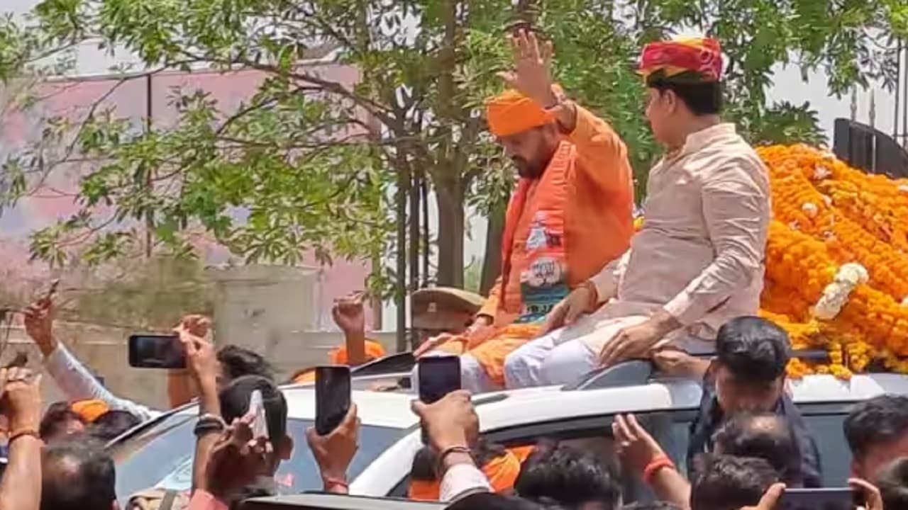 गोंडा में आज गरजे सांसद बृजभूषण शरण सिंह, पहलवानों के मुहिम के बीच रैली में शक्ति प्रदर्शन कर दिखाई ताकत