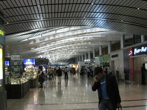 फ्लाइट में सेनेटाइजर ले जाने की मिली छूट, बोर्डिंग पास पर नहीं लगेगी मोहर