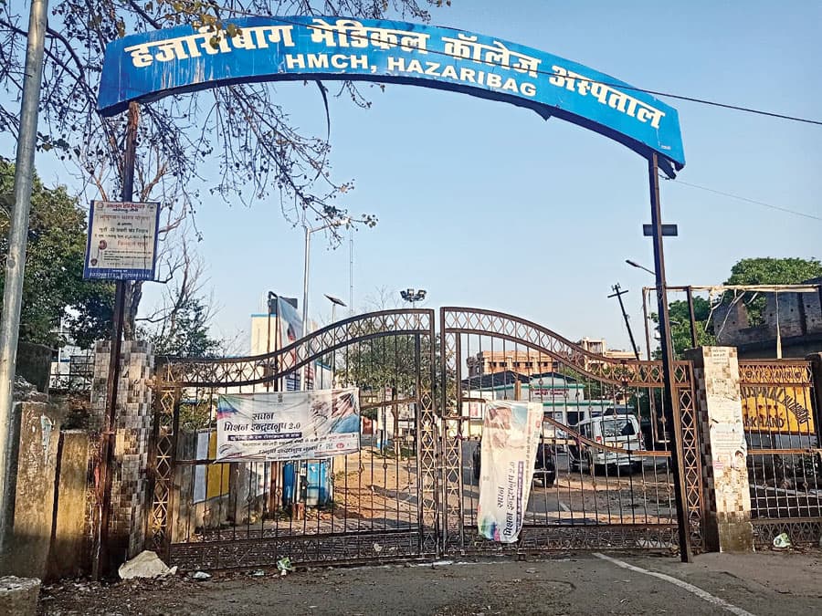 Coronavirus Jharkhand: हजारीबाग एसपी समेत चार जवान हुए कोरोना संक्रमित, एक डॉक्टर भी चपेट में