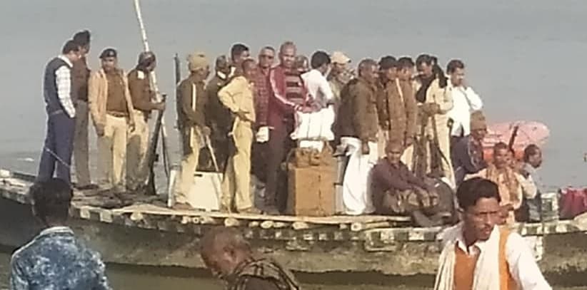 बिहार पंचायत चुनाव : बुधवार की सुबह से होगा 8वें चरण का मतदान, बूथों के लिए रवाना हुए मतदानकर्मी