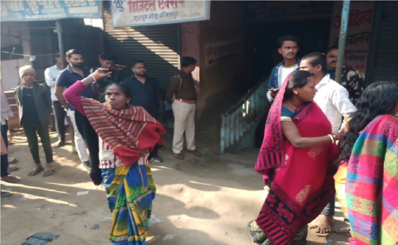 सारण के बानियापुर में फैला है झोला छाप डॉक्टरों का जाल, इलाज के दौरान महिला की मौत, परिजनों ने किया हंगामा