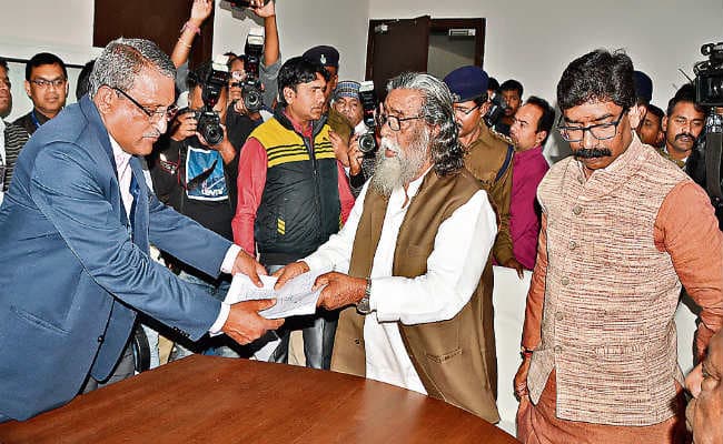 राज्यसभा चुनाव  : यूपीए से शिबू सोरेन ने परचा भरा, भाजपा ने दीपक प्रकाश को उतारा