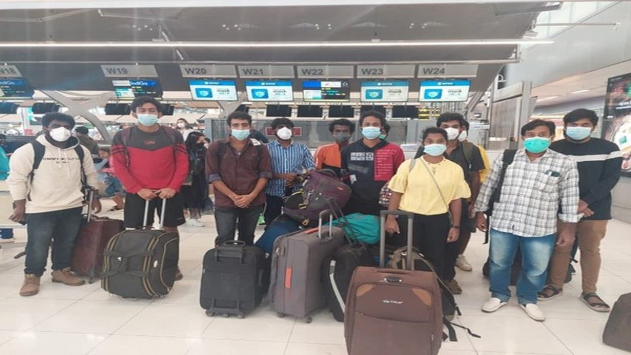 भारत ने म्यांमार में फर्जी जॉब रैकेट में फंसे 45 युवकों को छुड़ाया, विदेश मंत्रालय ने जारी की एडवाइजरी