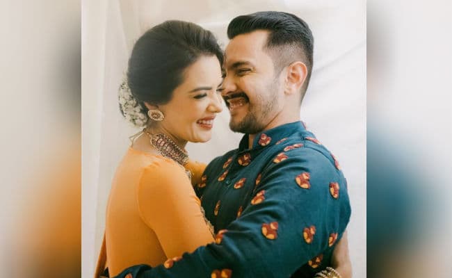 TMKOC: असल जिंदगी में बेहद स्टाइलिश हैं  'माधवी भाभी', कुछ ऐसी है लाइफस्टाइल