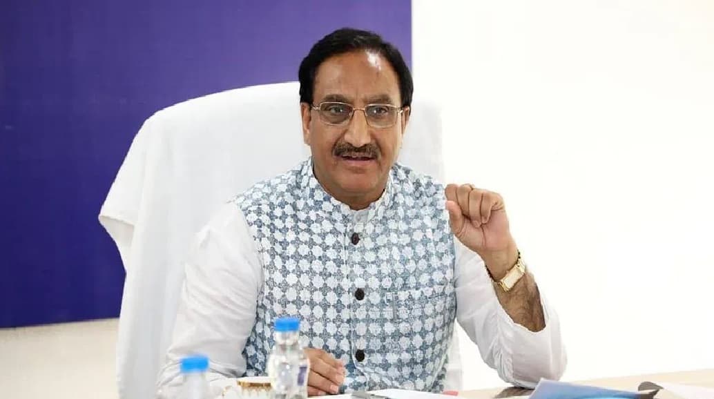 सीबीएसई के पाठ्यक्रम कम होने के बाद हो रही टिप्पणी से नाराज एचआरडी मंत्री, कही यह बात