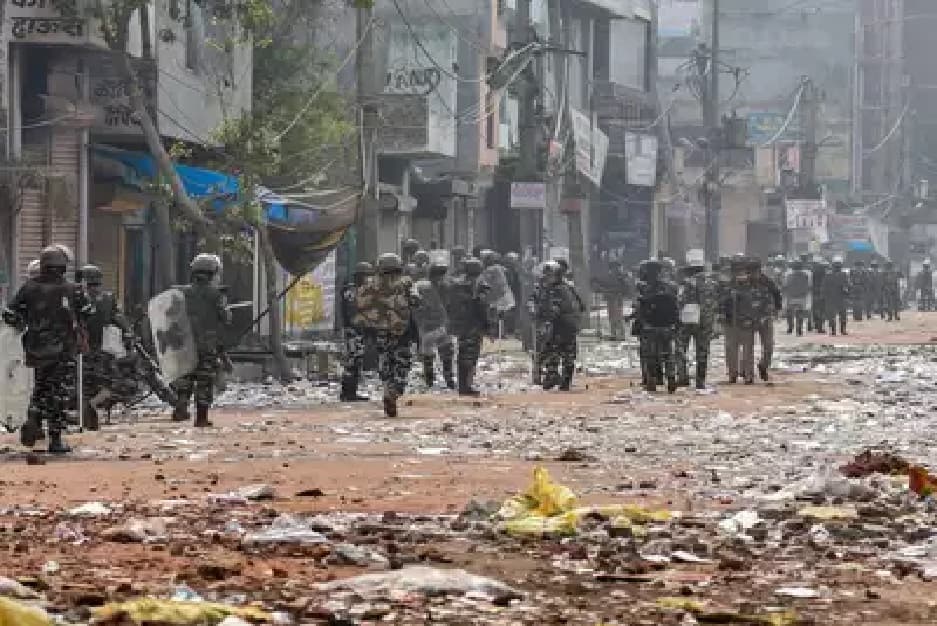 दिल्ली हिंसा : अली बंधुओं की पीटकर हुई थी हत्या, 20 लोगों के खिलाफ आरोपपत्र दायर