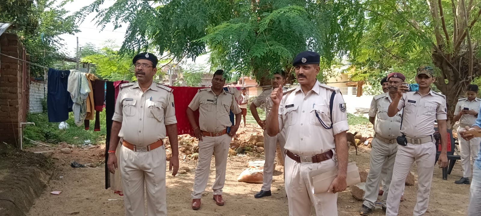 एक करोड़ की ठगी मामले में मुकेश ठाकुर के लखीसराय स्थित घर की कुर्की जब्ती, झारखंड में  माइंस दिलाने का था वादा