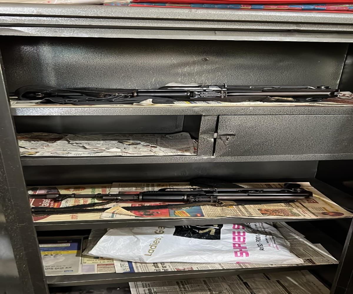 ईडी की छापेमारी में प्रेम प्रकाश के घर से मिले दो AK47, झारखंड में रांची समेत 18 ठिकानों पर कार्रवाई जारी