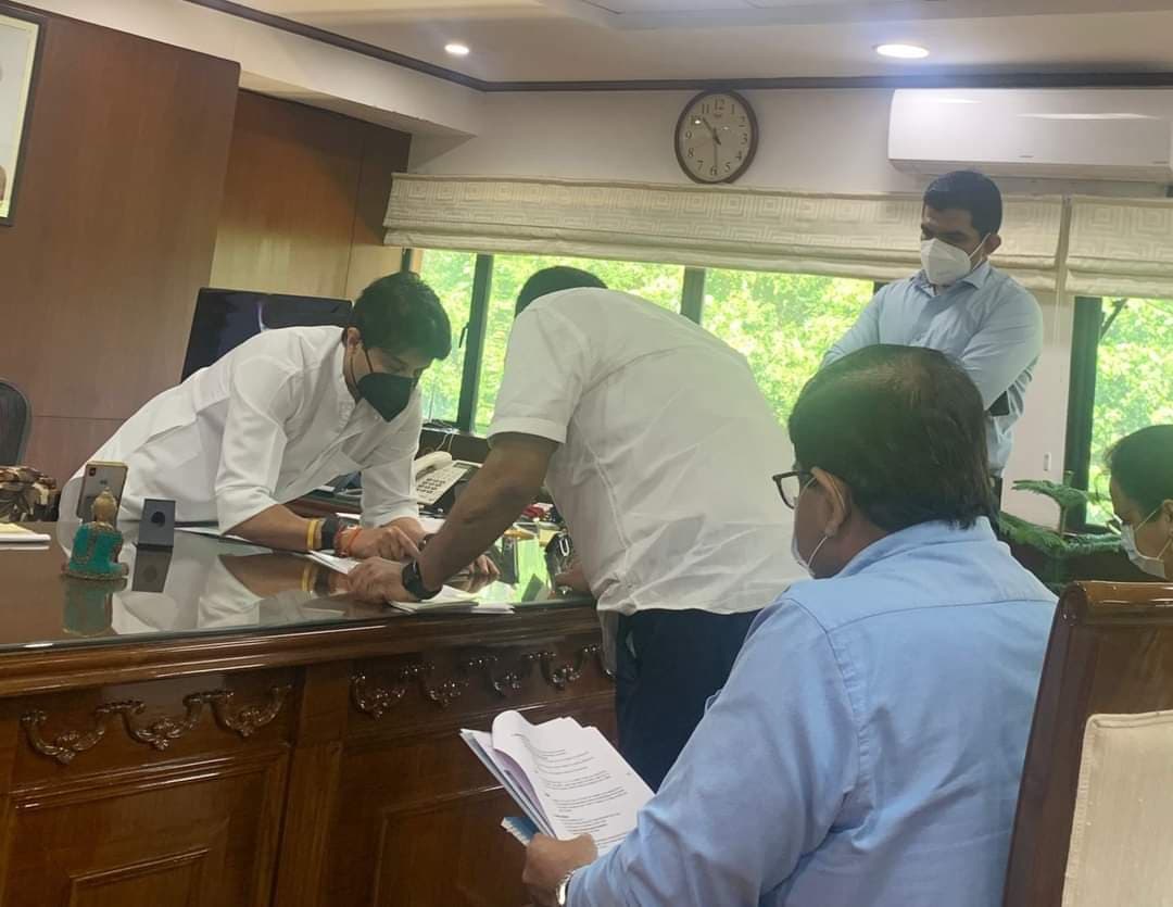 दरभंगा को मिला बड़ा उपहार, एयरपोर्ट के पास खुलेगा एविएशन सर्विस इंस्टीट्यूट, ज्योतिरादित्य से मिले संजय