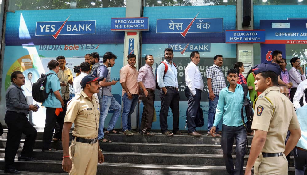 Yes Bank Crisis : राणा कपूर को लाया गया ED ऑफिस, SBI ने बताया यस बैंक को बचाने का प्लान