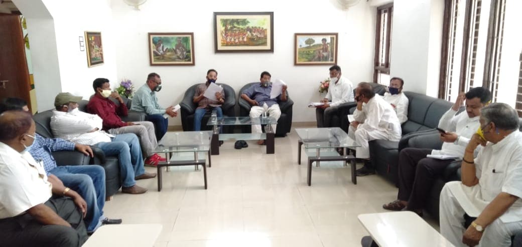 खाद्य आपूर्ति मंत्री रामेश्वर उरांव और राज्यसभा सांसद धीरज साहू ने अधिकारियों को दिये निर्देश