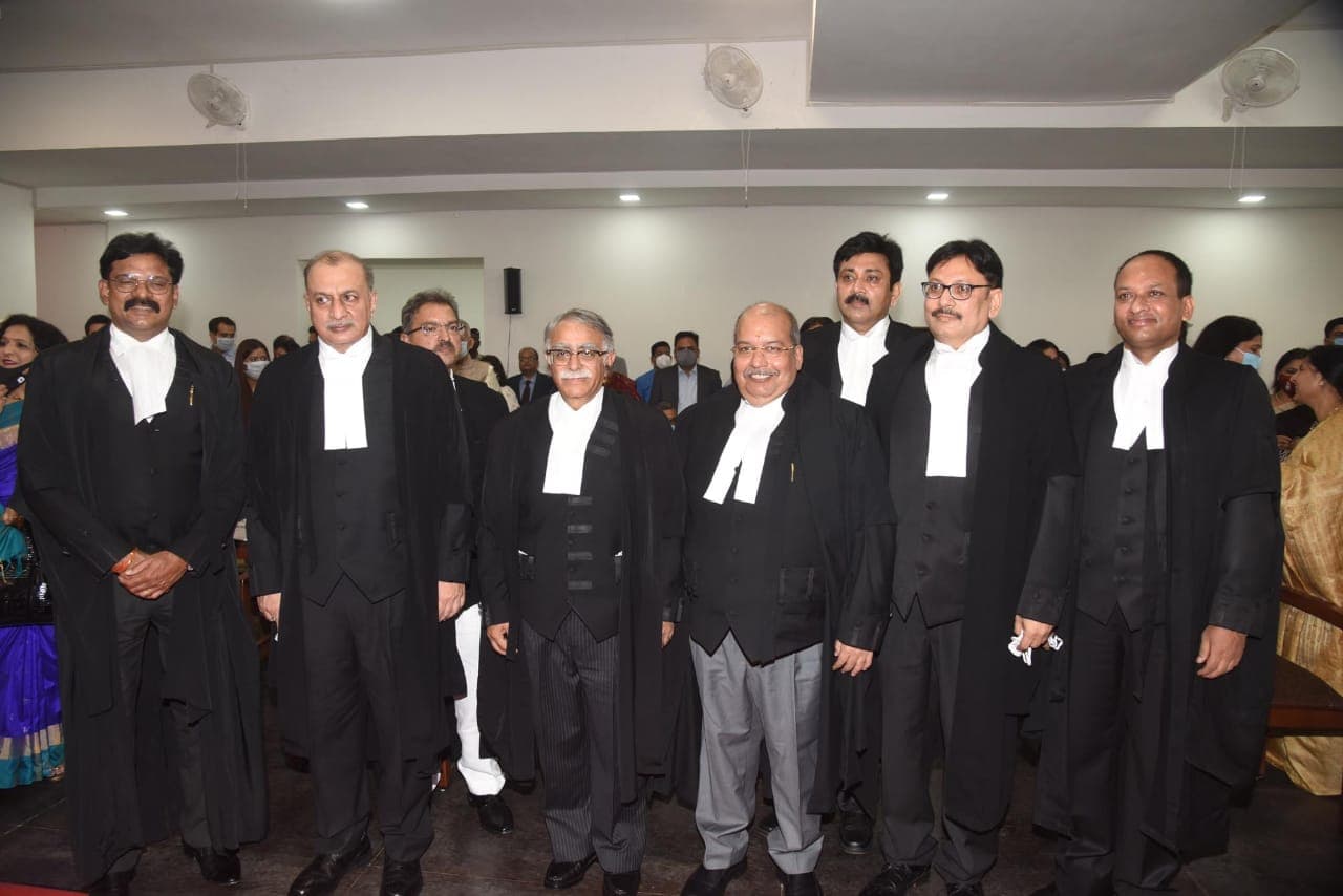 पटना हाइकोर्ट में सात जजों ने ली पद की शपथ, जजों के 53 में से 27 पद अब भी खाली